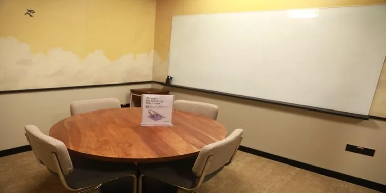 4 Seater Meeting Room