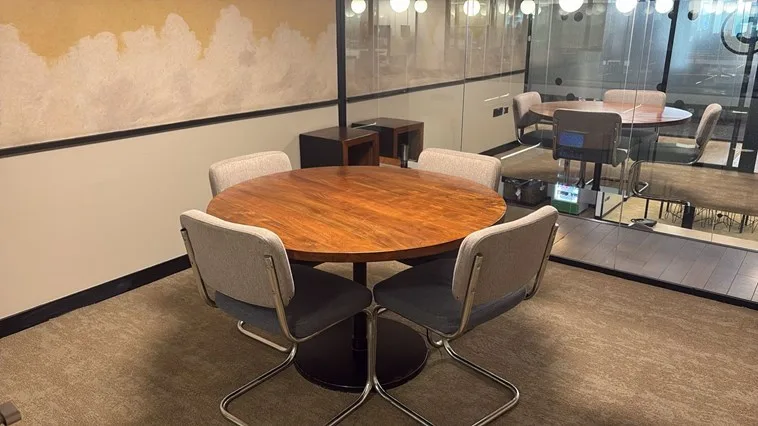 4 Seater Meeting Room