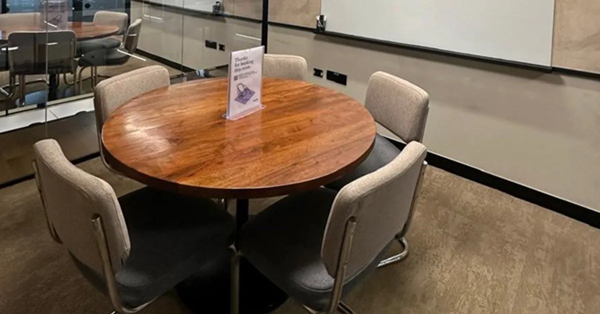 4 Seater Meeting Room
