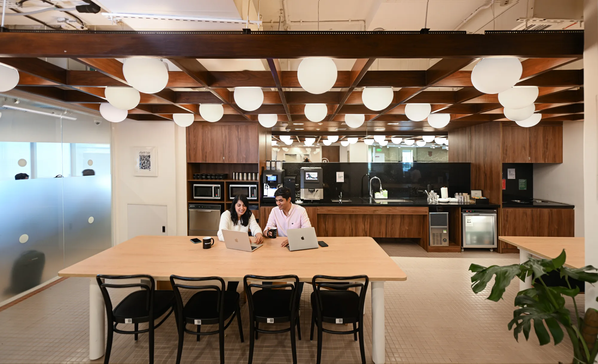 4 Seater Meeting Room