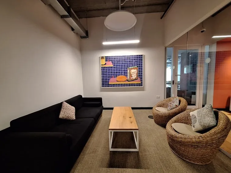 4 Seater Meeting Room
