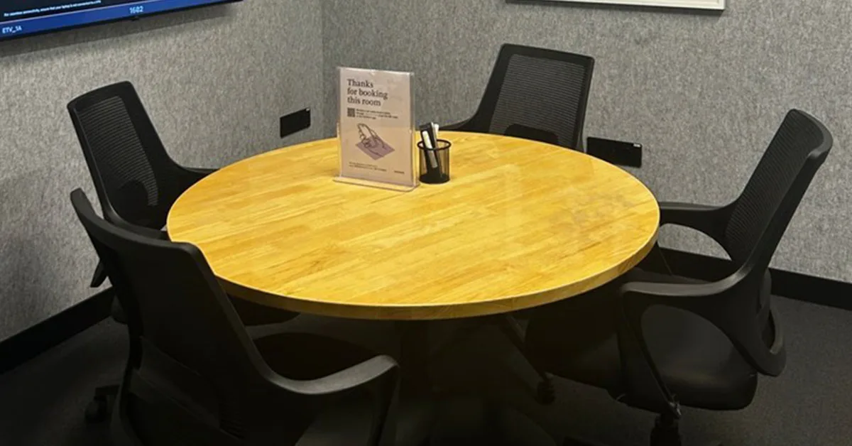 4 Seater Meeting Room