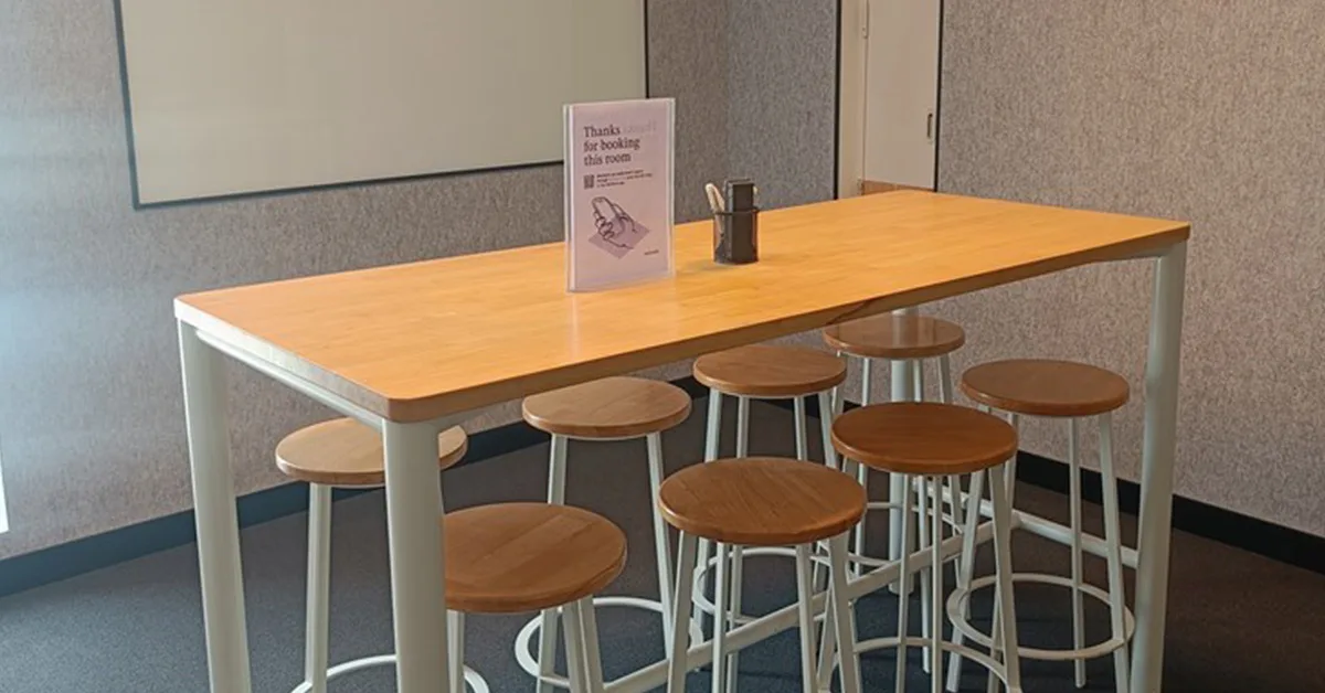 8 Seater Meeting Room