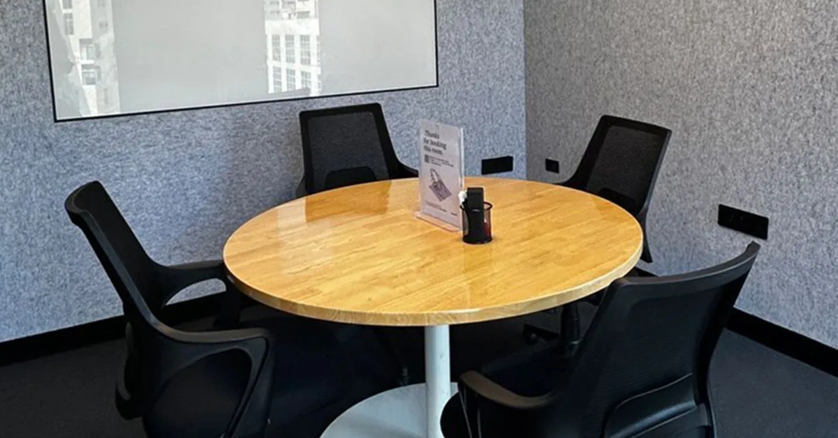 4 Seater Meeting Room