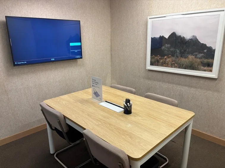 4 Seater Meeting Room