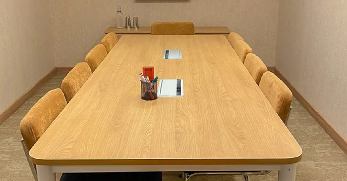 10 Seater Meeting Room