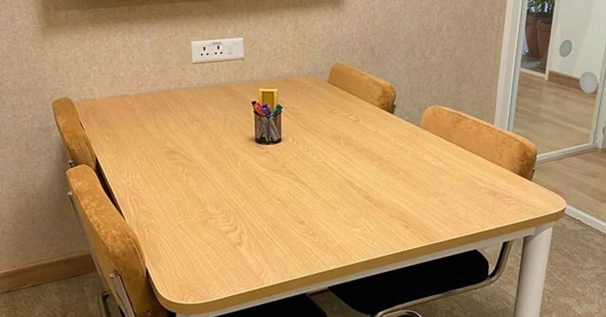 4 Seater Meeting Room