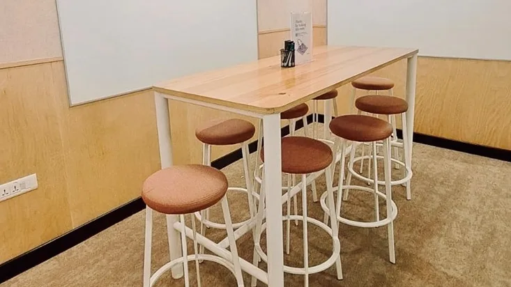 8 Seater Meeting Room