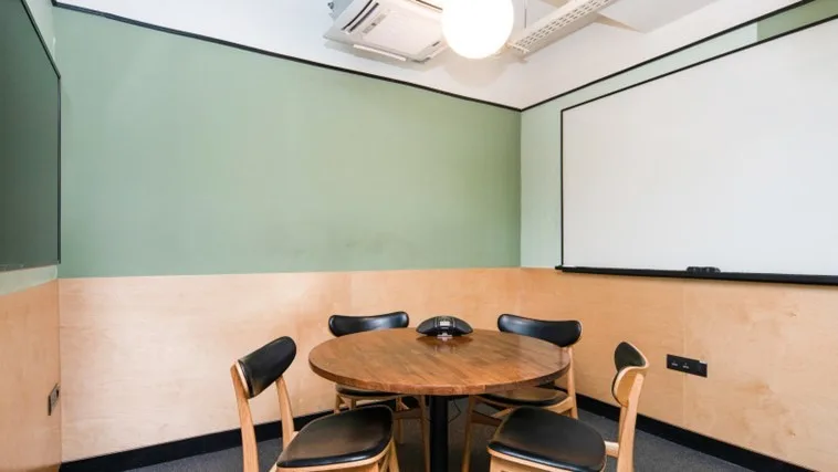 4 Seater Meeting Room