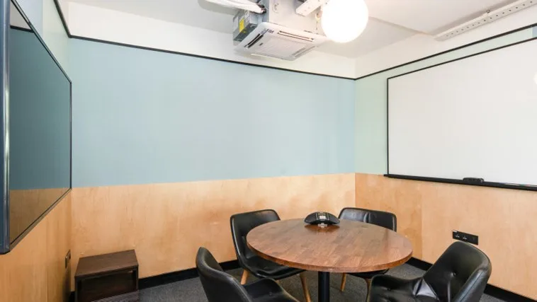 4 Seater Meeting Room