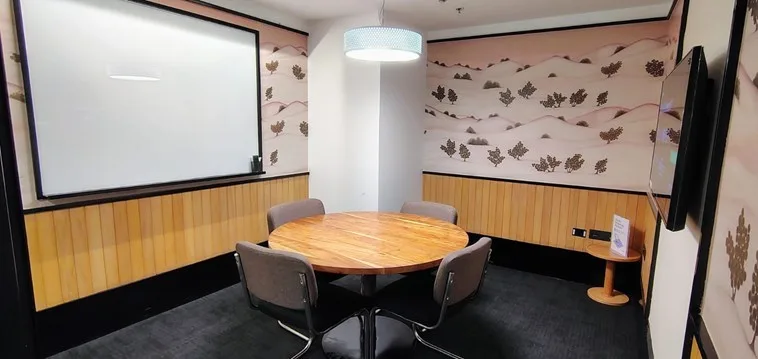 4 Seater Meeting Room