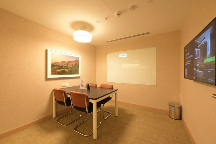 4 Seater Meeting Room