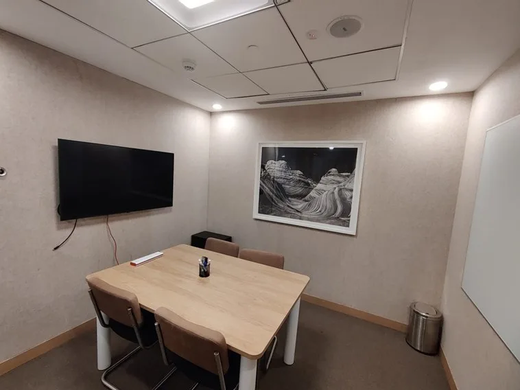 4 Seater Meeting Room