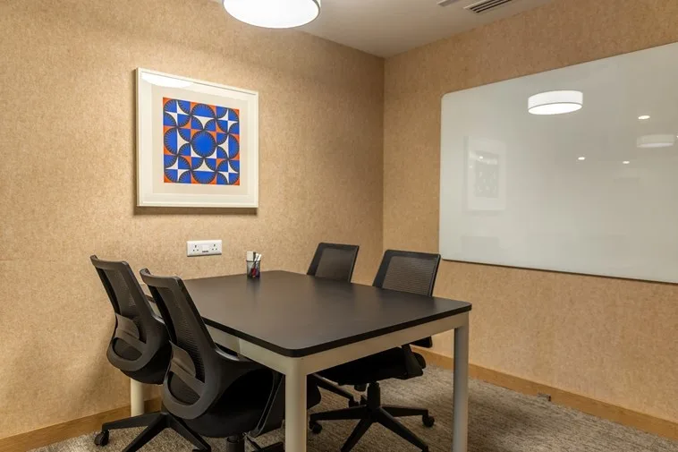 4 Seater Meeting Room