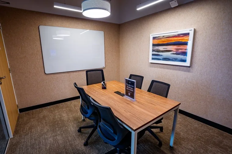 5 Seater Meeting Room