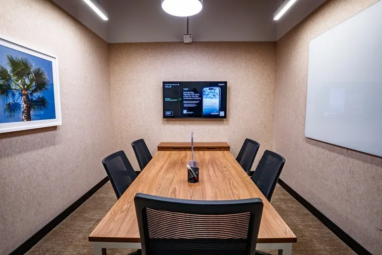 5 Seater Meeting Room