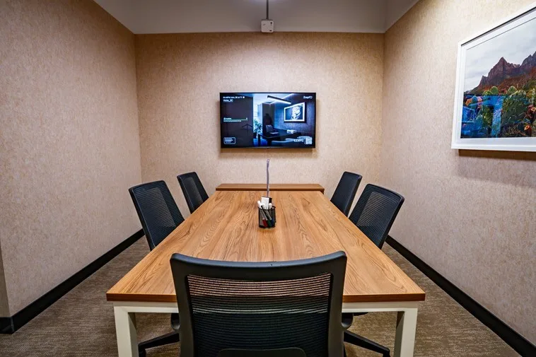5 Seater Meeting Room