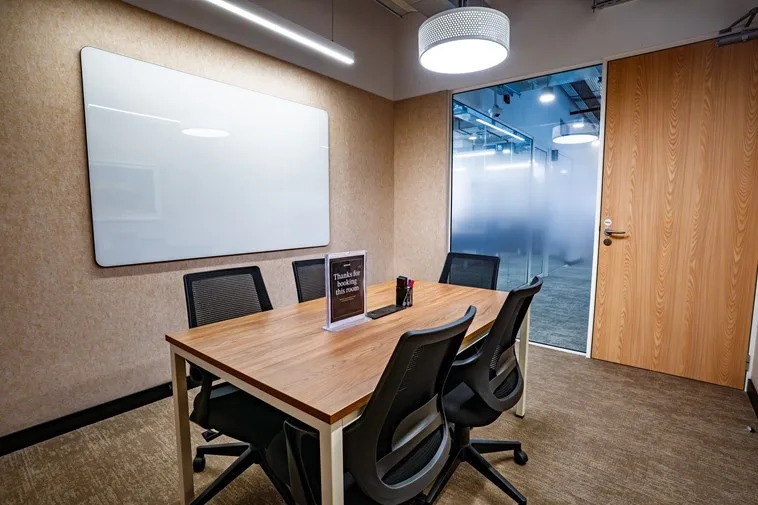 5 Seater Meeting Room