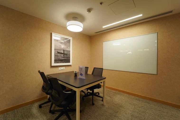 4 Seater Meeting Room