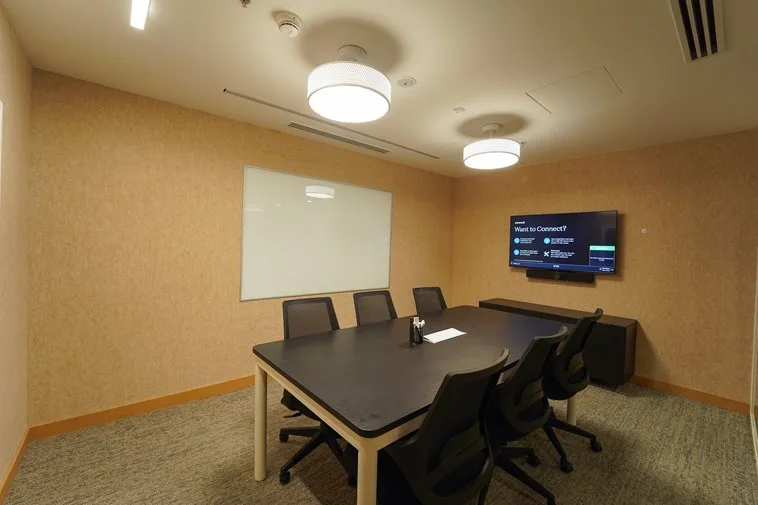6 Seater Meeting Room