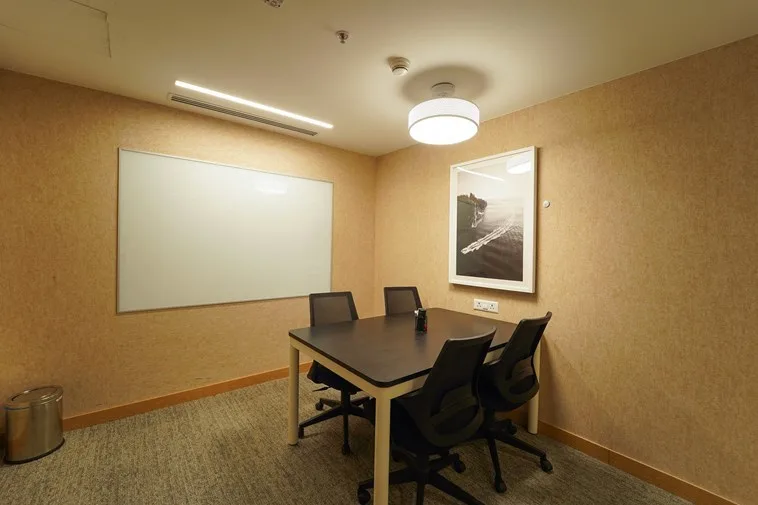 4 Seater Meeting Room