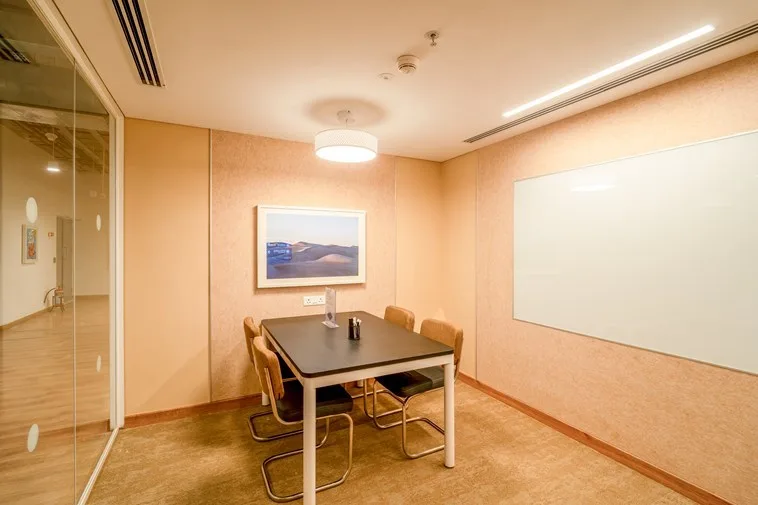 4 Seater Meeting Room