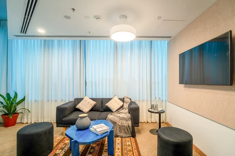 5 Seater Meeting Room