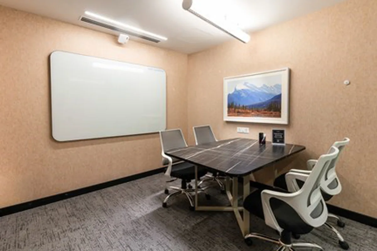 4 Seater Meeting Room