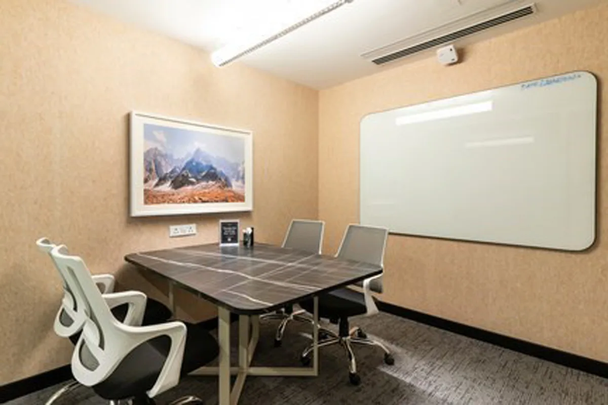 4 Seater Meeting Room