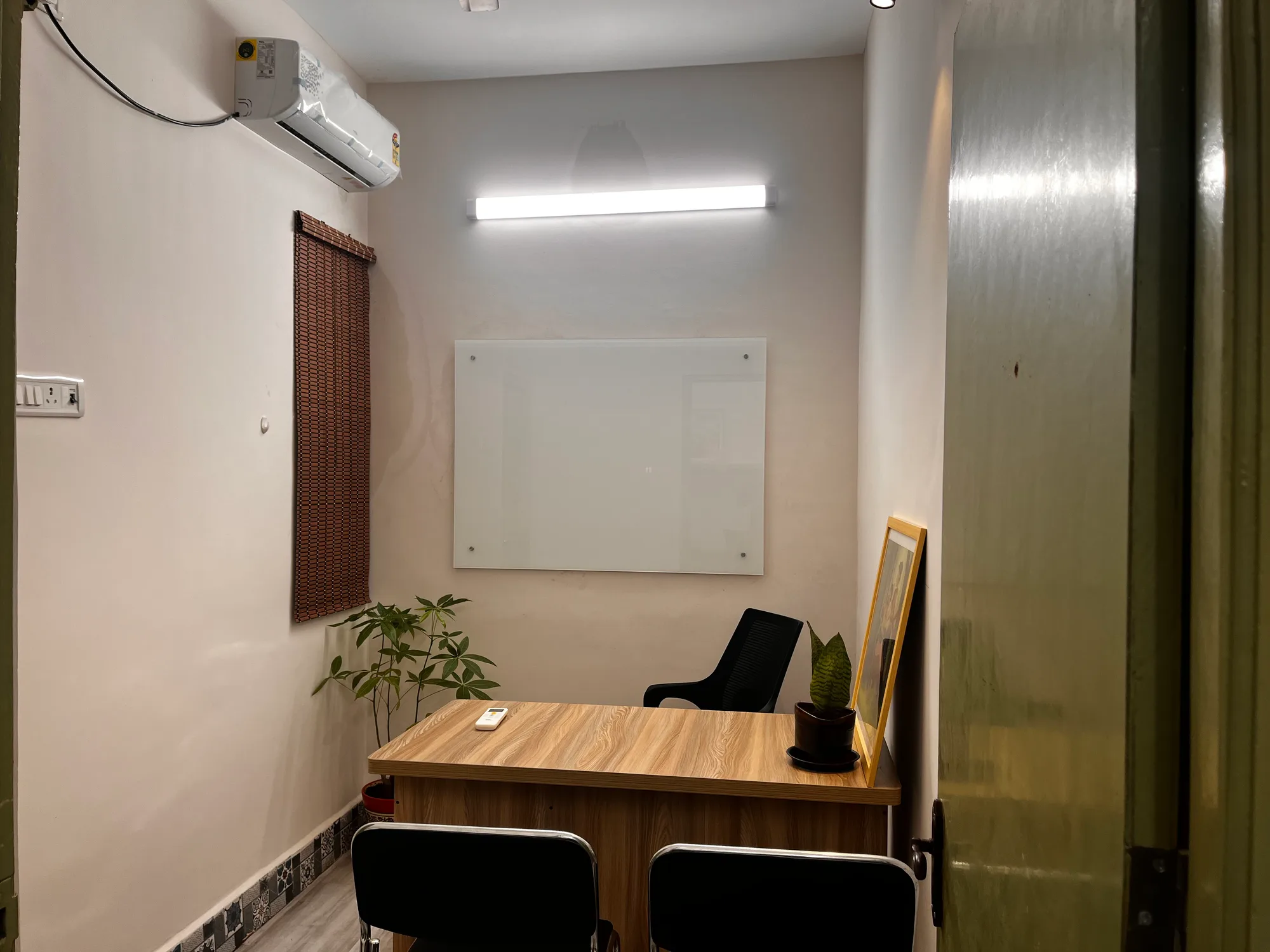 5 Seater Private Office