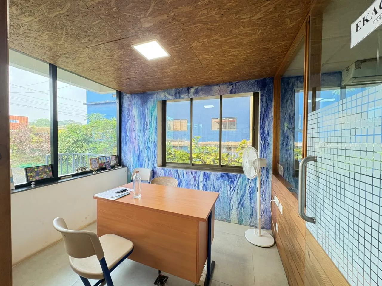 4 Seater Meeting Room